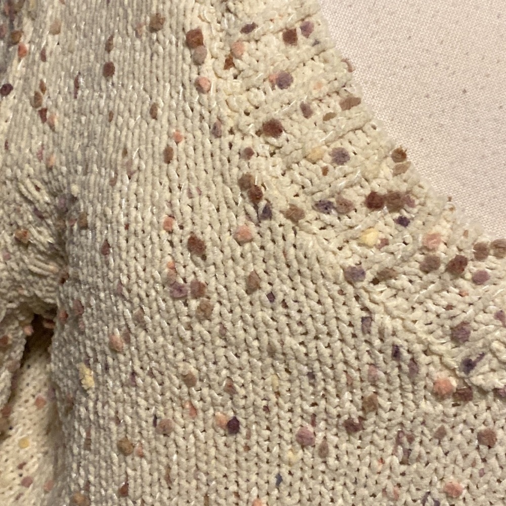 by the River-Small cream colored V neck sweater with Pink and Brown yarn design - Picture 4 of 7